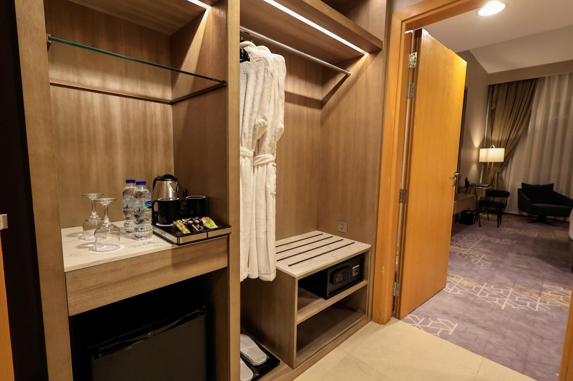 Best Western Premier M Four Hotel Dubai Exterior foto